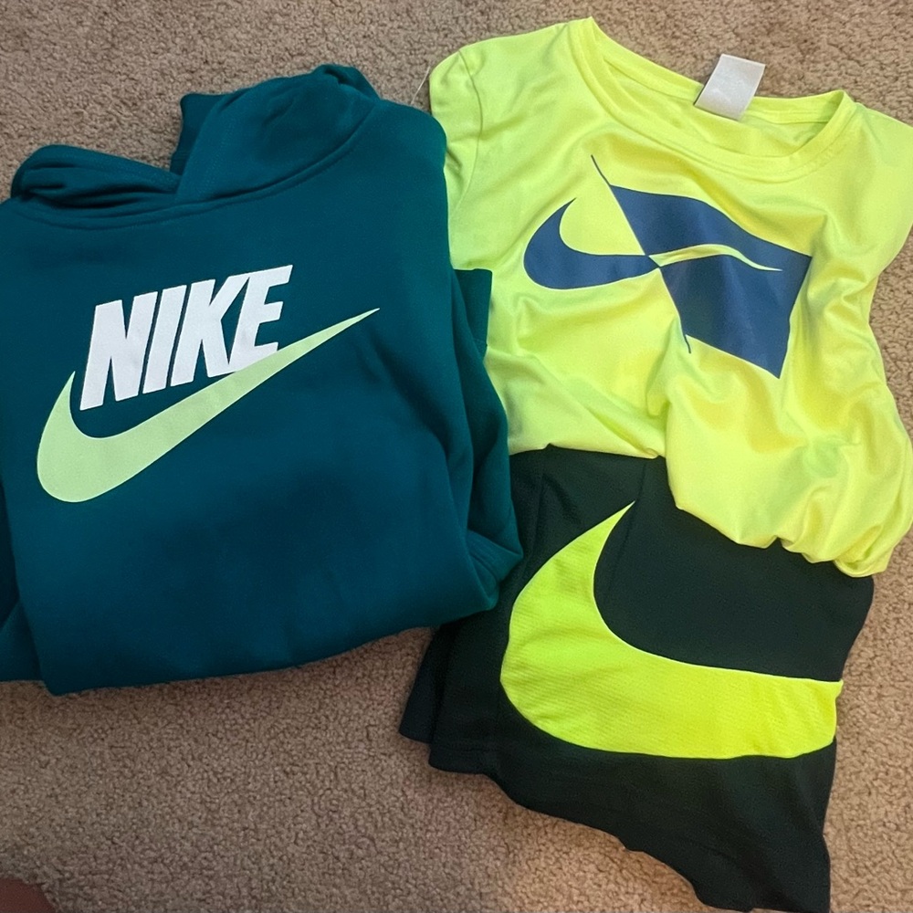 Boys Nike clothing set